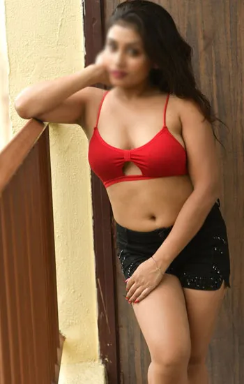 Call Girls in Golden Oasis Hotel